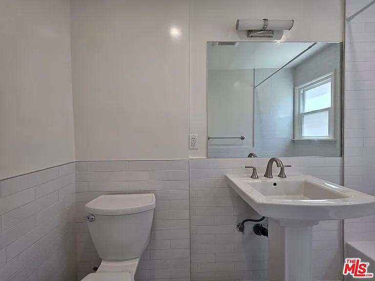 102 Gaviota Ave #106 — Photo 33