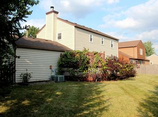 1370 Carleton Cir, Naperville, IL 60565