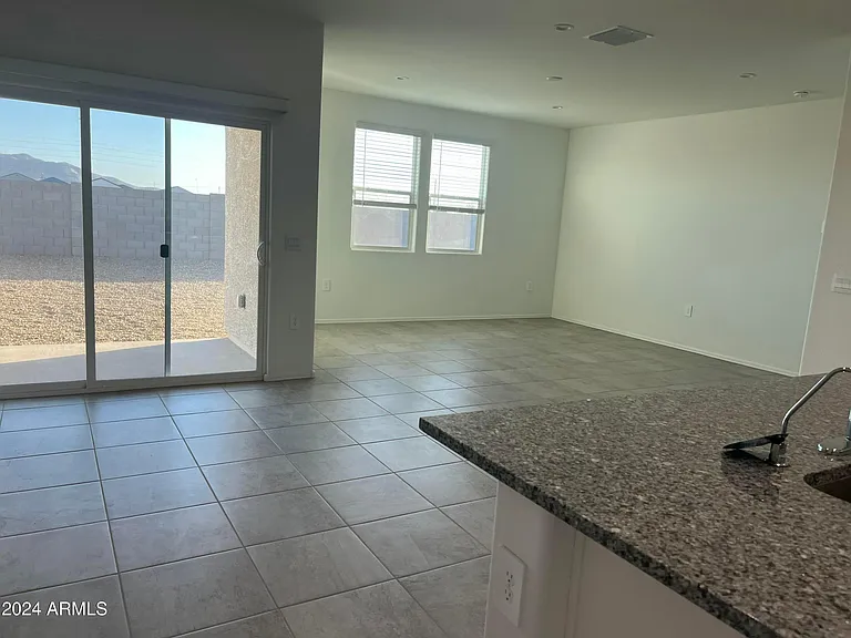 1575 E Lardner Dr — Photo 5