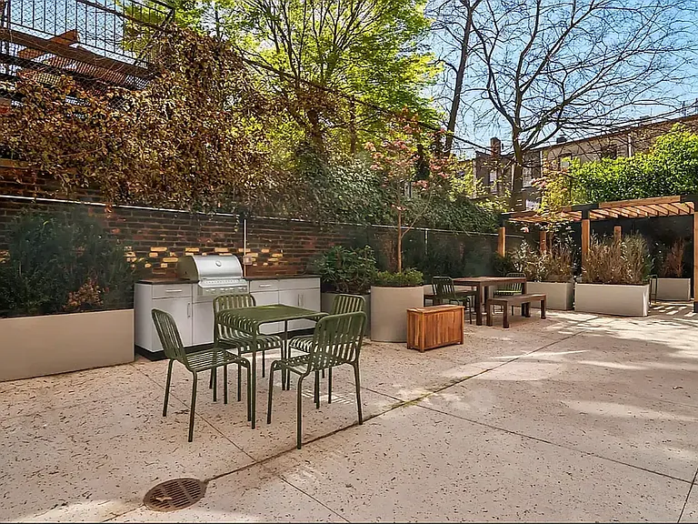 180 Bainbridge St #401 — Photo 11