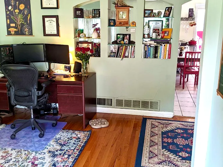 7020 Bancroft Ave — Photo 3