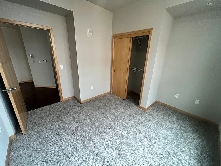 Venture Luxury High Rise — Photo 129