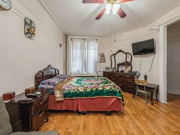 4th image of 941 Jerome Ave APT 8E