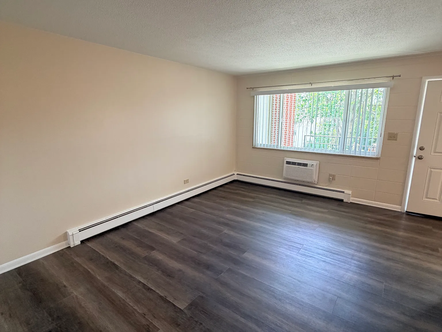 2 bed, 700 sqft, $1,295 — Photo 4