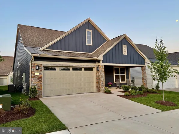 145 Cowbird St, Lake Frederick, VA 22630
