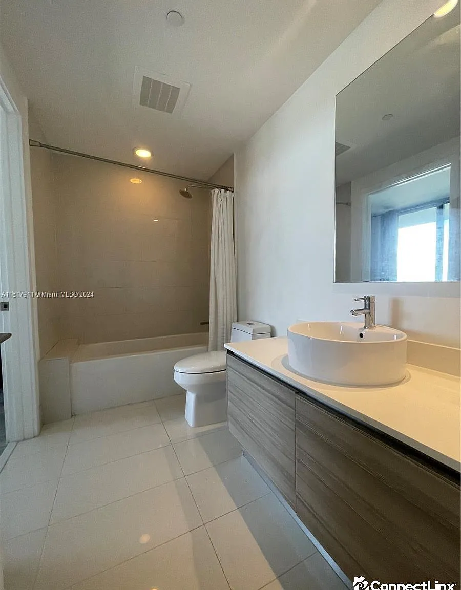 1 bed, 1.0 bath, $3,350 — Photo 2