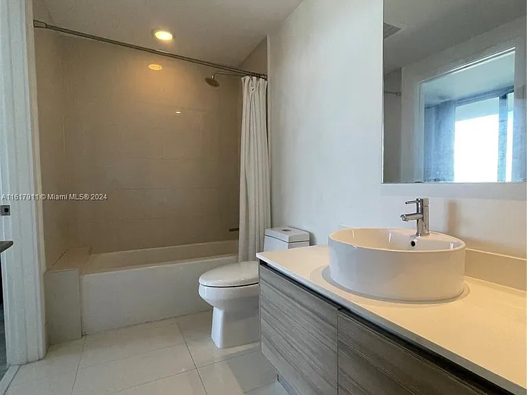 121 NE 34th St #2914 — Photo 2