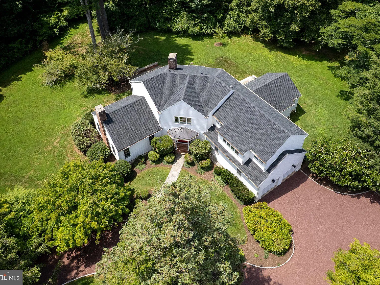5 bed, 4.5 bath, 3612 sqft, $10,000 — Photo 2