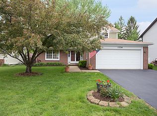 1226 Spring Valley Dr, Carol Stream, IL 60188