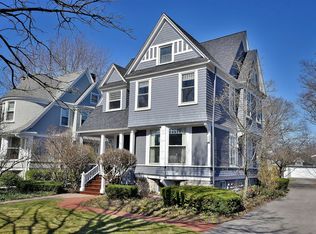 202 Herrick Rd, Riverside, IL 60546