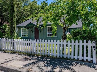 707 SW G St, Grants Pass, OR, 97526