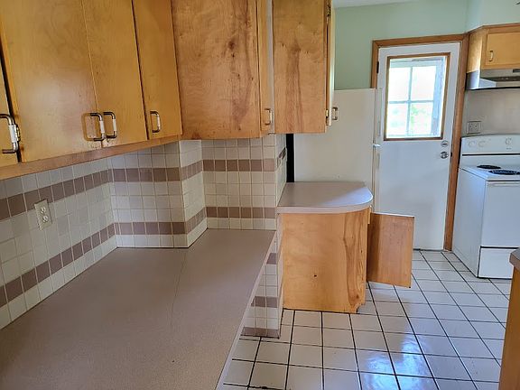 3rd image of 39 Sherman St