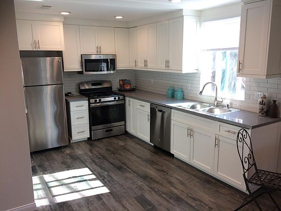 apt kitchen, all appliances included