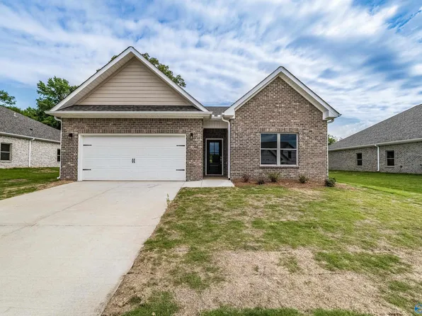 203 Primer Ln, New Market, AL 35761