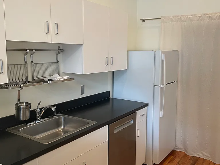 1009 NW Hoyt St #111 — Photo 12