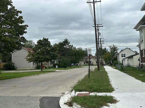 4th image of 525 W 5th St