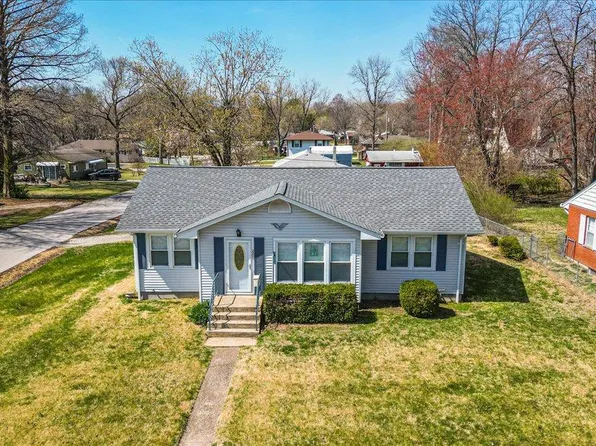 2201 Caseyville Ave, Swansea, IL 62226