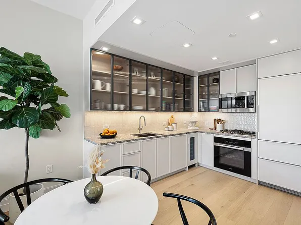 222 E Broadway #20B, New York, NY 10002