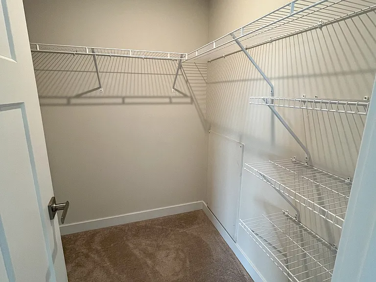 Master closet 2
