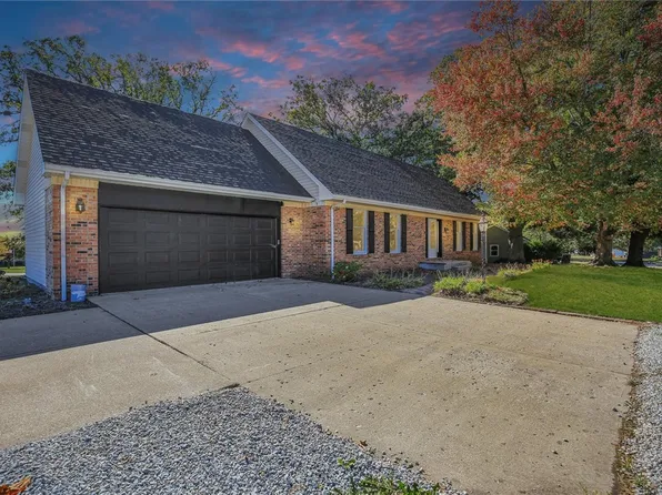 10 Dunlap Woods, Sidney, IL 61877