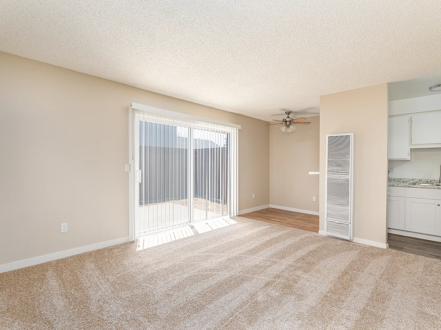2 bed, 900 sqft, $1,950 — Photo 2