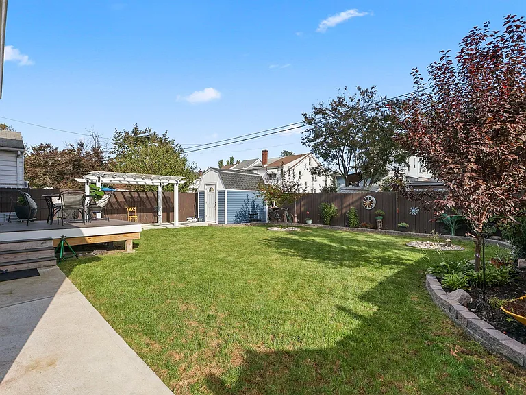 234 Howell St — Photo 26