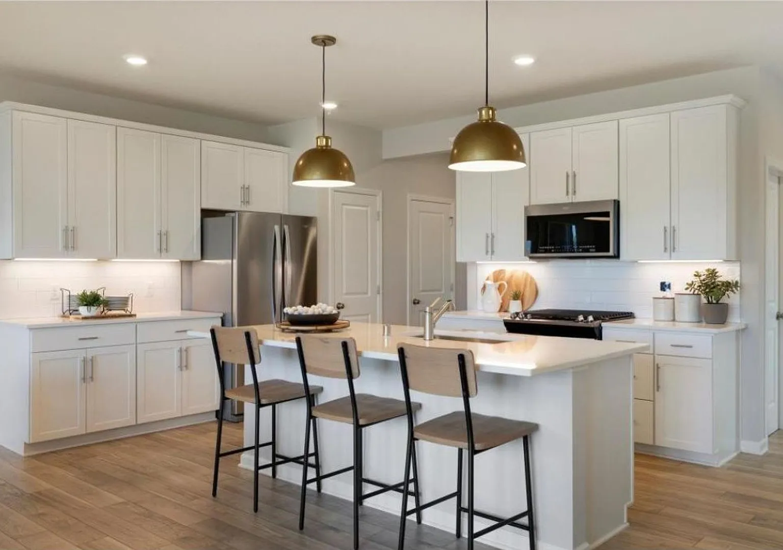 Sparkling 3bed 3bath in Eagan! — Photo 1