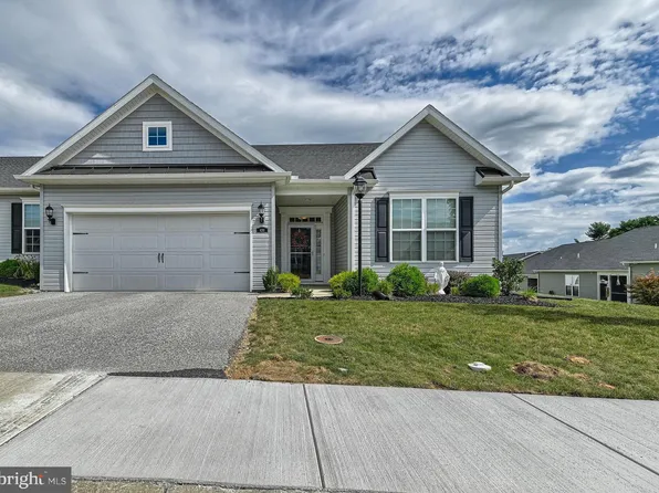 420 Hawthorn Ln, Hanover, PA 17331