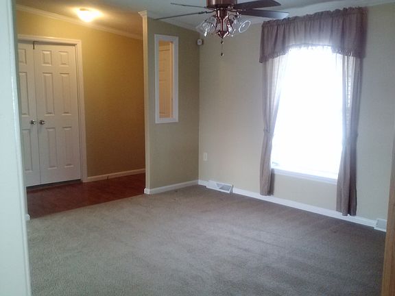 Foyer/Dining area