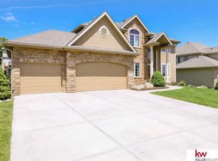 10226 Edna St, La Vista, NE 68128