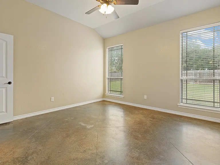 425 Nelson St — Photo 23