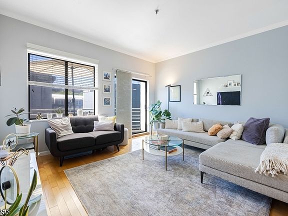 2nd image of 1110 Clinton St #25