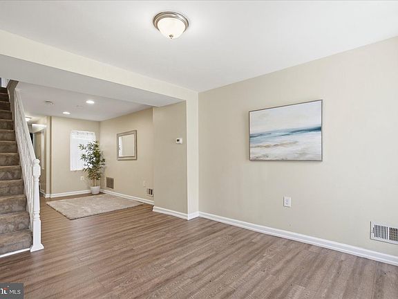 3rd image of 1224 E Eager St
