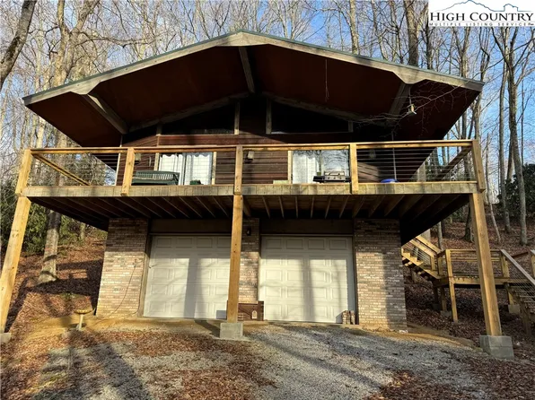 380 Woodland Hills Drive, Elk Park, NC 28622