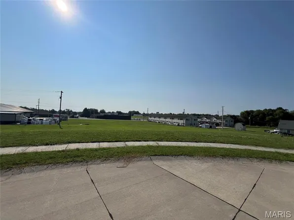 1649 Redbud Ln, Perryville, MO 63775