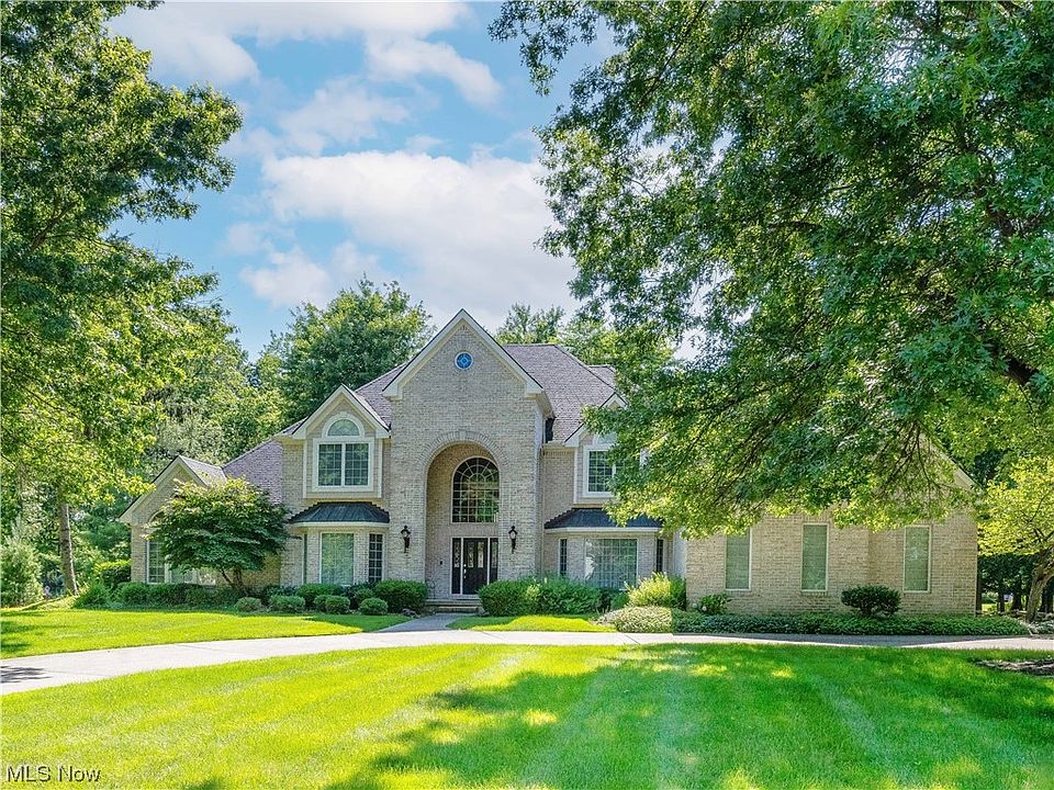 1st image of 410 Greenbriar Dr