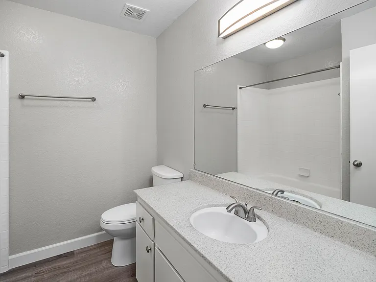 Crestview North Apartments — Photo 21