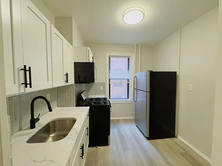 225 Academy St #31E — Photo 2