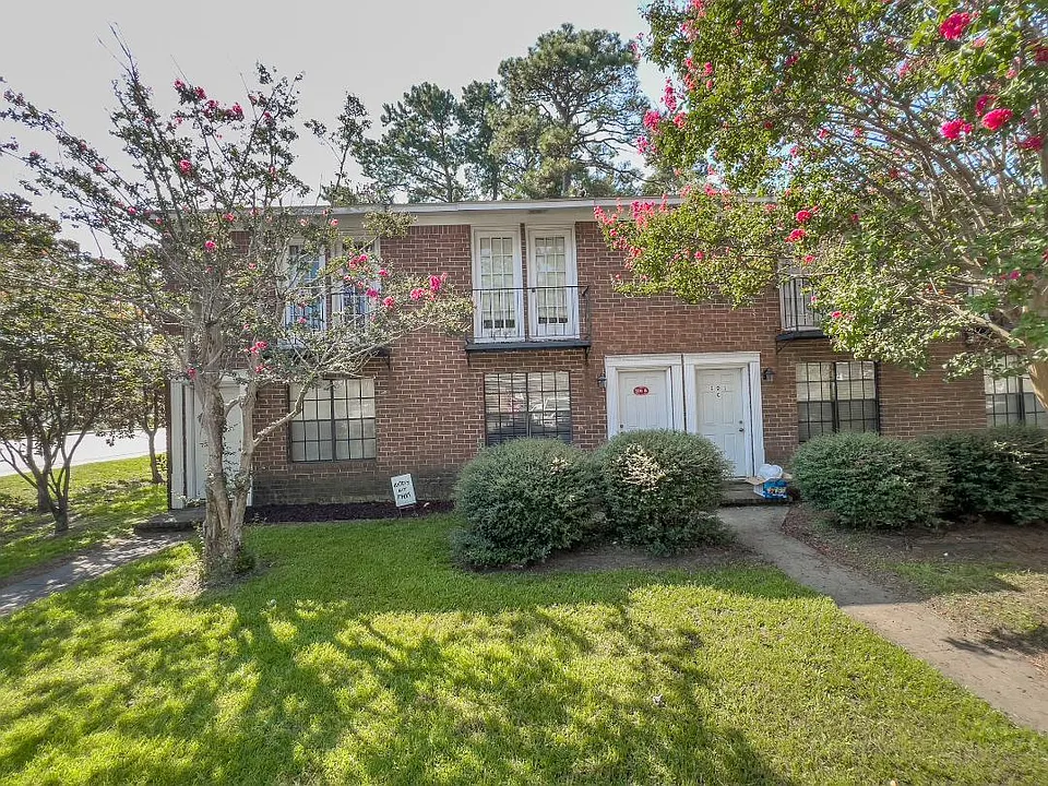 101 Timber Ln #C