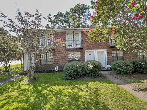 101 Timber Ln #C Photo 1
