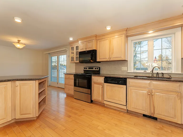 50 Laurel Cir — Photo 5
