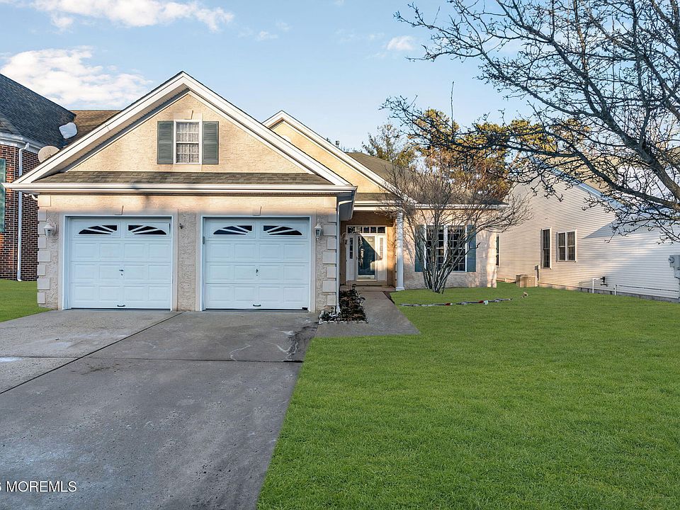 1st image of 79 Oakmont Lane
