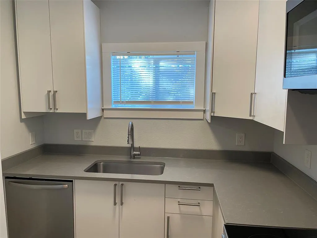 3 bed, 1.0 bath, 750 sqft, $1,500 — Photo 3
