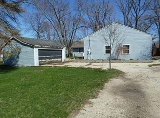 474 South Dr, South Elgin, IL 60177