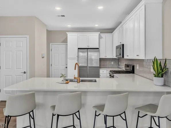 3 Sadie Cir #3101, Union Twp., NJ 07083