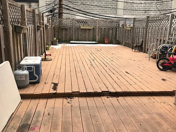 4th image of 819 W Aldine Ave #2