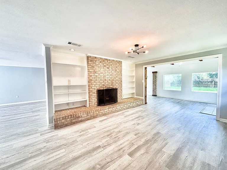 15826 New Market Dr — Photo 9