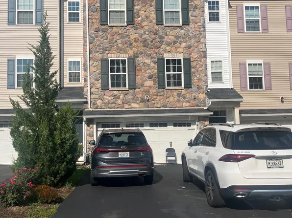 141 Graystone Dr, Trevose, PA 19053