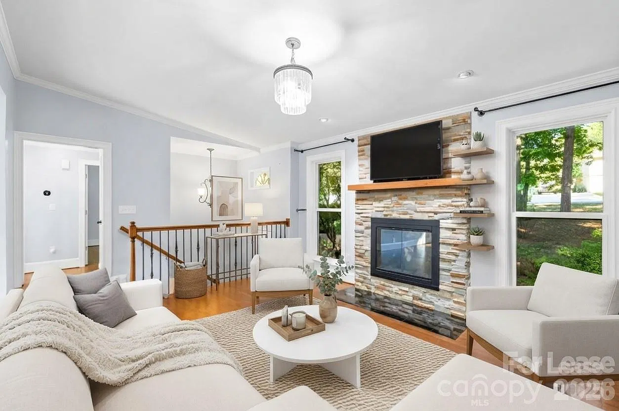 3 bed, 2.5 bath, 1826 sqft, $2,400 — Photo 3