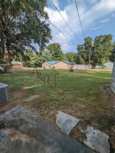 114 W Washington St — Photo 11